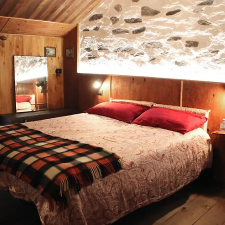 Tipica Casa Di Montagna Nelle Valli Di Lanzo Groscavallo