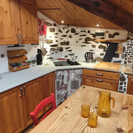 Tipica Casa Di Montagna Nelle Valli Di Lanzo