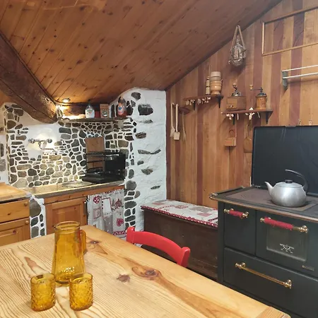 Tipica Casa Di Montagna Nelle Valli Di Lanzo *