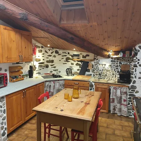 Tipica Casa Di Montagna Nelle Valli Di Lanzo *