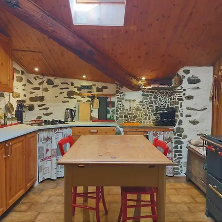 Tipica Casa Di Montagna Nelle Valli Di Lanzo Groscavallo