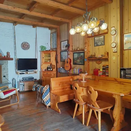 Tipica Casa Di Montagna Nelle Valli Di Lanzo Feriehus