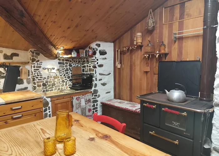Tipica Casa Di Montagna Nelle Valli Di Lanzo *