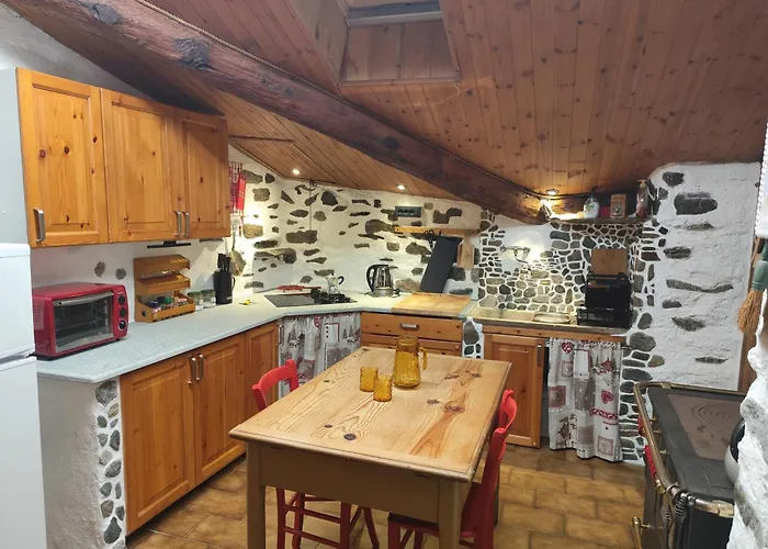 Tipica Casa Di Montagna Nelle Valli Di Lanzo *